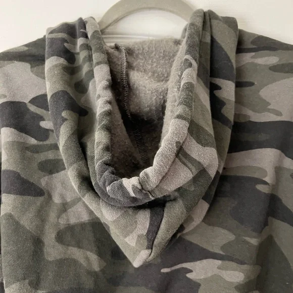 Wild Fable Camo Cropped Sweatshirt - Picture 3 of 6